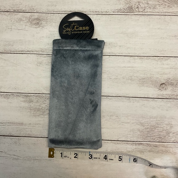 Eyewear case . - Picture 2 of 2